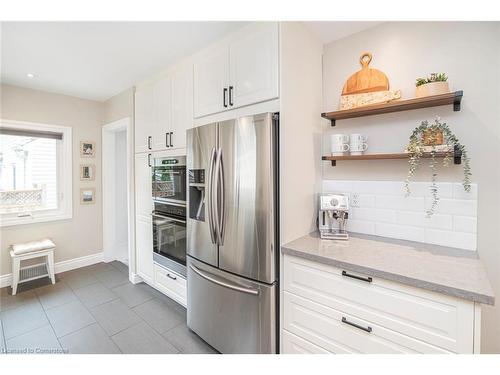 10 Rosslyn Avenue, Grimsby, ON - Indoor Photo Showing Kitchen