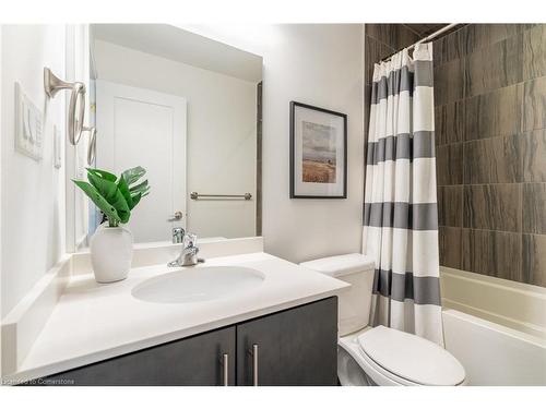 4 Concord Place, Grimsby, ON - Indoor Photo Showing Bathroom