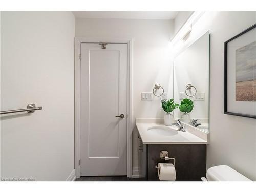 4 Concord Place, Grimsby, ON - Indoor Photo Showing Bathroom