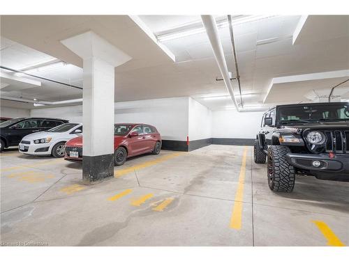 4 Concord Place, Grimsby, ON - Indoor Photo Showing Garage