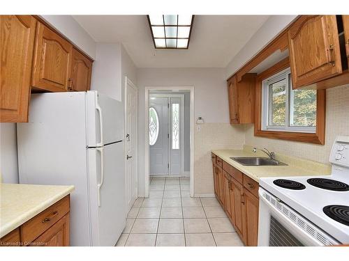 161 Kings Forest Drive, Hamilton, ON - Indoor Photo Showing Kitchen