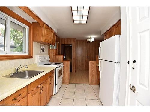 161 Kings Forest Drive, Hamilton, ON - Indoor Photo Showing Kitchen