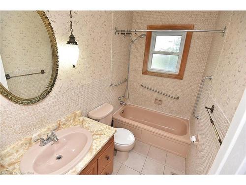 161 Kings Forest Drive, Hamilton, ON - Indoor Photo Showing Bathroom