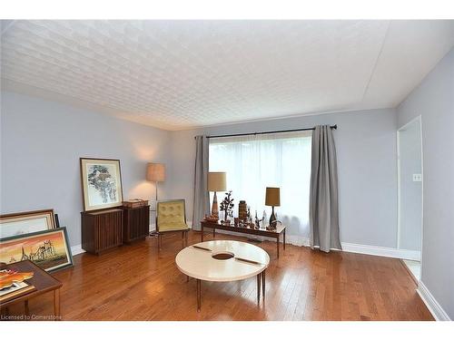 161 Kings Forest Drive, Hamilton, ON - Indoor Photo Showing Living Room