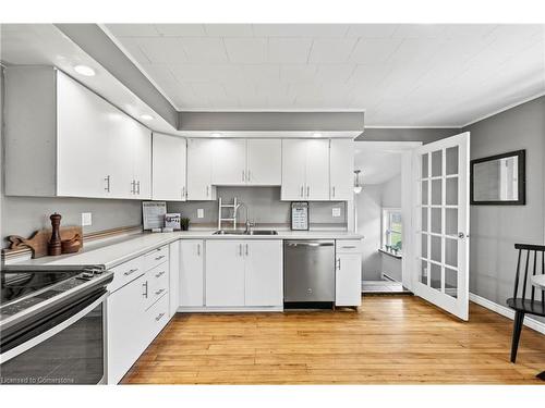 2844 Cockshutt Road, Waterford, ON - Indoor Photo Showing Kitchen With Double Sink