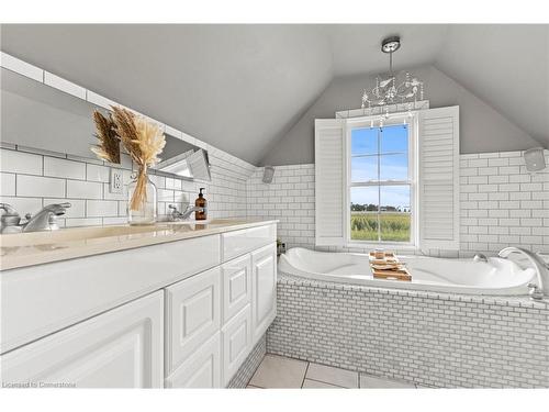 2844 Cockshutt Road, Waterford, ON - Indoor Photo Showing Bathroom