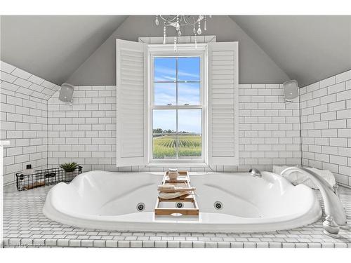 2844 Cockshutt Road, Waterford, ON - Indoor Photo Showing Bathroom