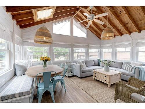 241 Beechwood Avenue, Crystal Beach, ON - Indoor Photo Showing Living Room