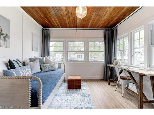 241 Beechwood Avenue, Crystal Beach, ON - Indoor Photo Showing Living Room