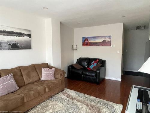 5-11 Colmar Place, Dundas, ON - Indoor Photo Showing Living Room