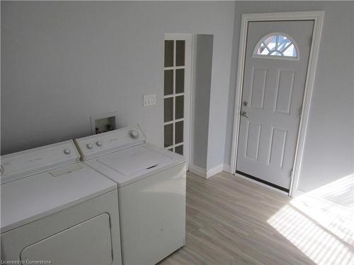 86 Earl Street, Hamilton, ON - Indoor Photo Showing Laundry Room