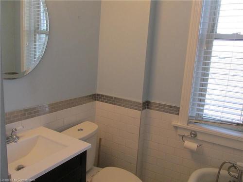 86 Earl Street, Hamilton, ON - Indoor Photo Showing Bathroom