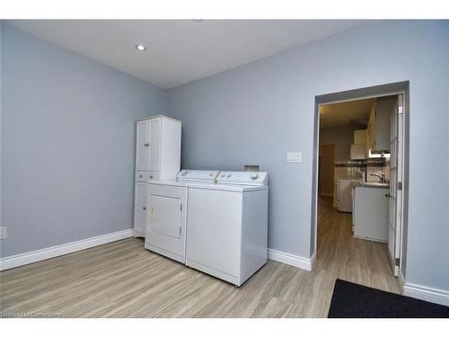 86 Earl Street, Hamilton, ON - Indoor Photo Showing Laundry Room