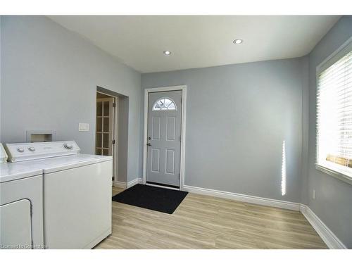 86 Earl Street, Hamilton, ON - Indoor Photo Showing Laundry Room