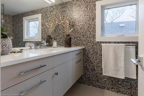 109 Kent Street, Hamilton, ON - Indoor Photo Showing Bathroom