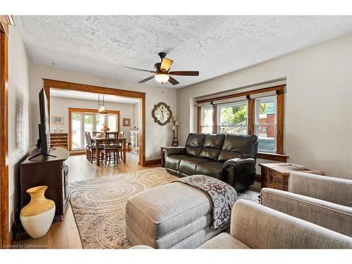 369 Queenston Street, St. Catharines, ON - Indoor Photo Showing Living Room