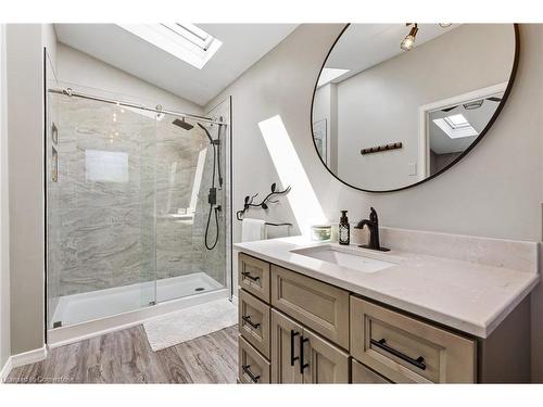 369 Queenston Street, St. Catharines, ON - Indoor Photo Showing Bathroom