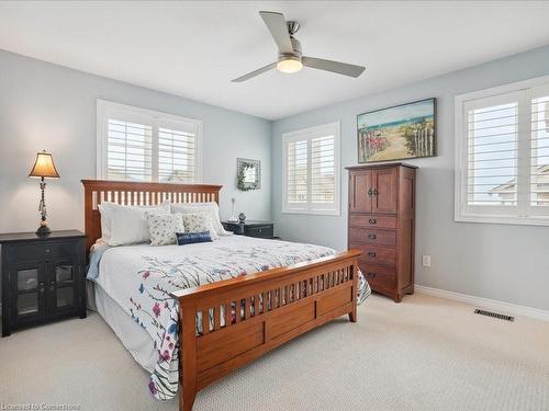 24-541 Winston Road, Grimsby, ON - Indoor Photo Showing Bedroom