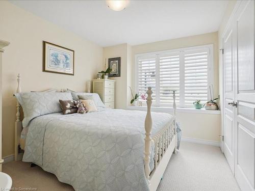 24-541 Winston Road, Grimsby, ON - Indoor Photo Showing Bedroom