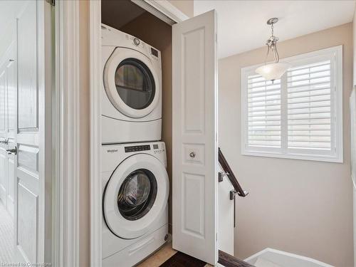 24-541 Winston Road, Grimsby, ON - Indoor Photo Showing Laundry Room