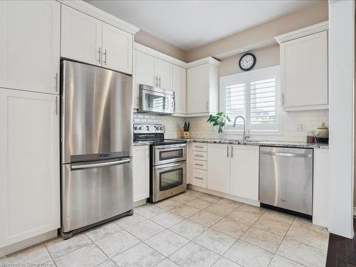 24-541 Winston Road, Grimsby, ON - Indoor Photo Showing Kitchen