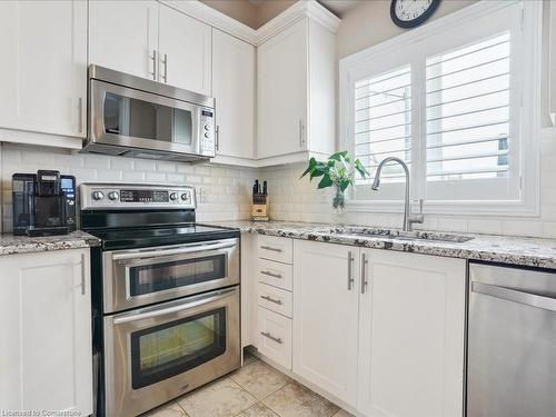 24-541 Winston Road, Grimsby, ON - Indoor Photo Showing Kitchen With Upgraded Kitchen