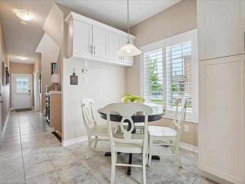 24-541 Winston Road, Grimsby, ON - Indoor Photo Showing Dining Room