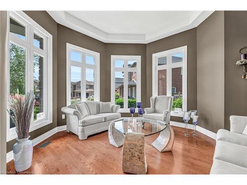 34 Penfold Court, Mount Hope, ON - Indoor Photo Showing Living Room