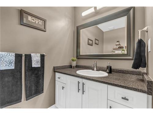 34 Penfold Court, Mount Hope, ON - Indoor Photo Showing Bathroom