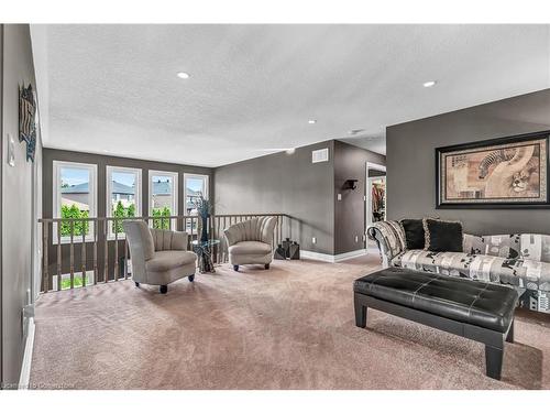 34 Penfold Court, Mount Hope, ON - Indoor Photo Showing Living Room