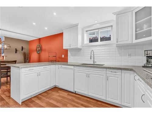 34 Penfold Court, Mount Hope, ON - Indoor Photo Showing Kitchen With Upgraded Kitchen