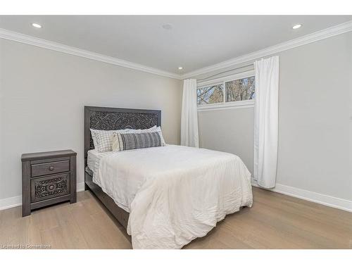 833 Calder Road, Mississauga, ON - Indoor Photo Showing Bedroom