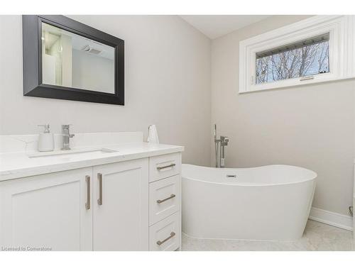 833 Calder Road, Mississauga, ON - Indoor Photo Showing Bathroom