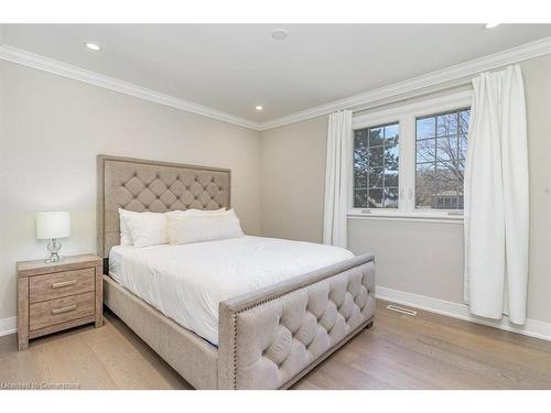 833 Calder Road, Mississauga, ON - Indoor Photo Showing Bedroom