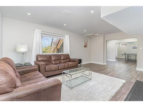 833 Calder Road, Mississauga, ON - Indoor Photo Showing Living Room