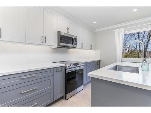 833 Calder Road, Mississauga, ON - Indoor Photo Showing Kitchen