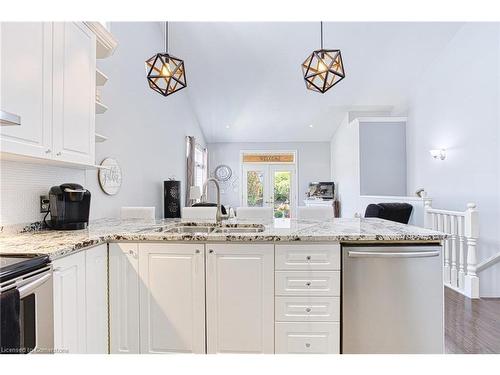 3669 Carver Street, Fort Erie, ON - Indoor Photo Showing Kitchen With Upgraded Kitchen