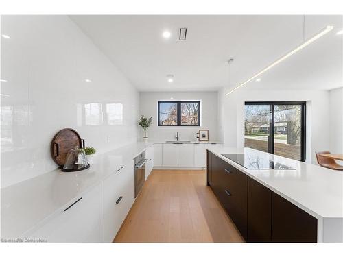 5427 Anthony Place, Burlington, ON - Indoor Photo Showing Kitchen