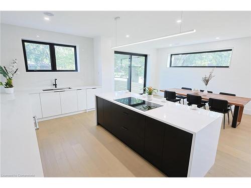 5427 Anthony Place, Burlington, ON - Indoor Photo Showing Kitchen