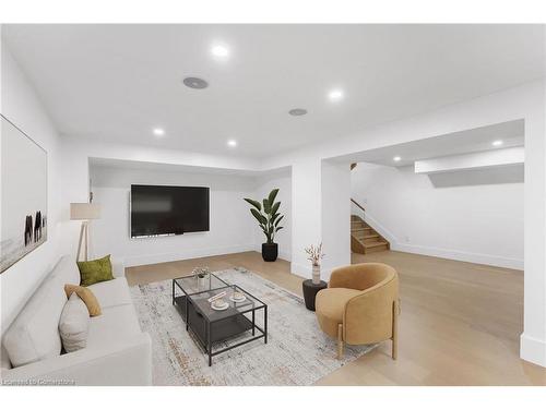 5427 Anthony Place, Burlington, ON - Indoor Photo Showing Living Room