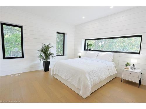 5427 Anthony Place, Burlington, ON - Indoor Photo Showing Bedroom