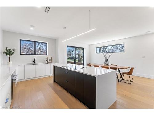 5427 Anthony Place, Burlington, ON - Indoor Photo Showing Kitchen