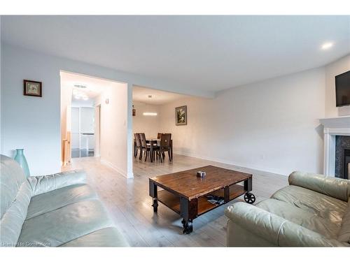 11-384 Limeridge Road E, Hamilton, ON - Indoor Photo Showing Living Room With Fireplace