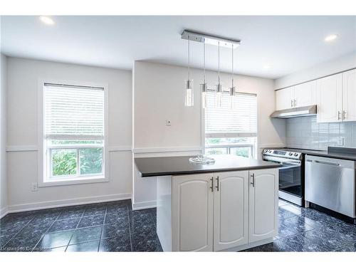 11-384 Limeridge Road E, Hamilton, ON - Indoor Photo Showing Kitchen