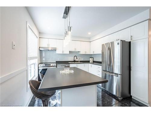 11-384 Limeridge Road E, Hamilton, ON - Indoor Photo Showing Kitchen