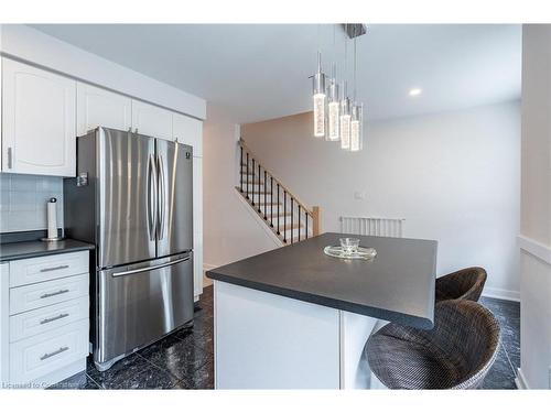 11-384 Limeridge Road E, Hamilton, ON - Indoor Photo Showing Kitchen