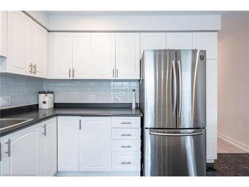 11-384 Limeridge Road E, Hamilton, ON - Indoor Photo Showing Kitchen