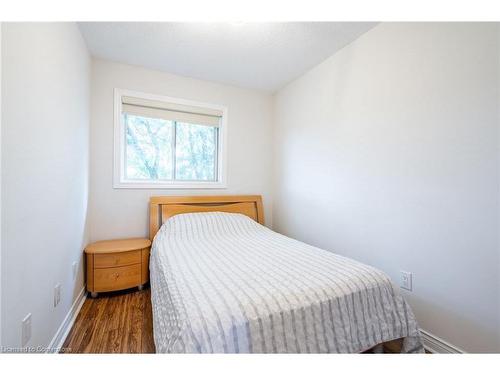 11-384 Limeridge Road E, Hamilton, ON - Indoor Photo Showing Bedroom