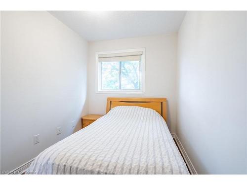 11-384 Limeridge Road E, Hamilton, ON - Indoor Photo Showing Bedroom