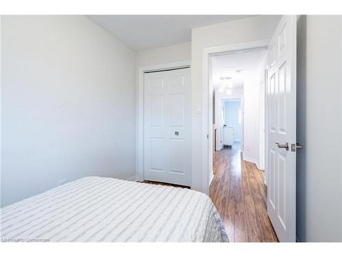 11-384 Limeridge Road E, Hamilton, ON - Indoor Photo Showing Bedroom